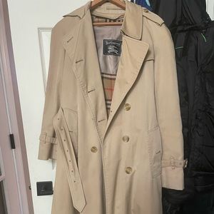 Women Burberry trench coat